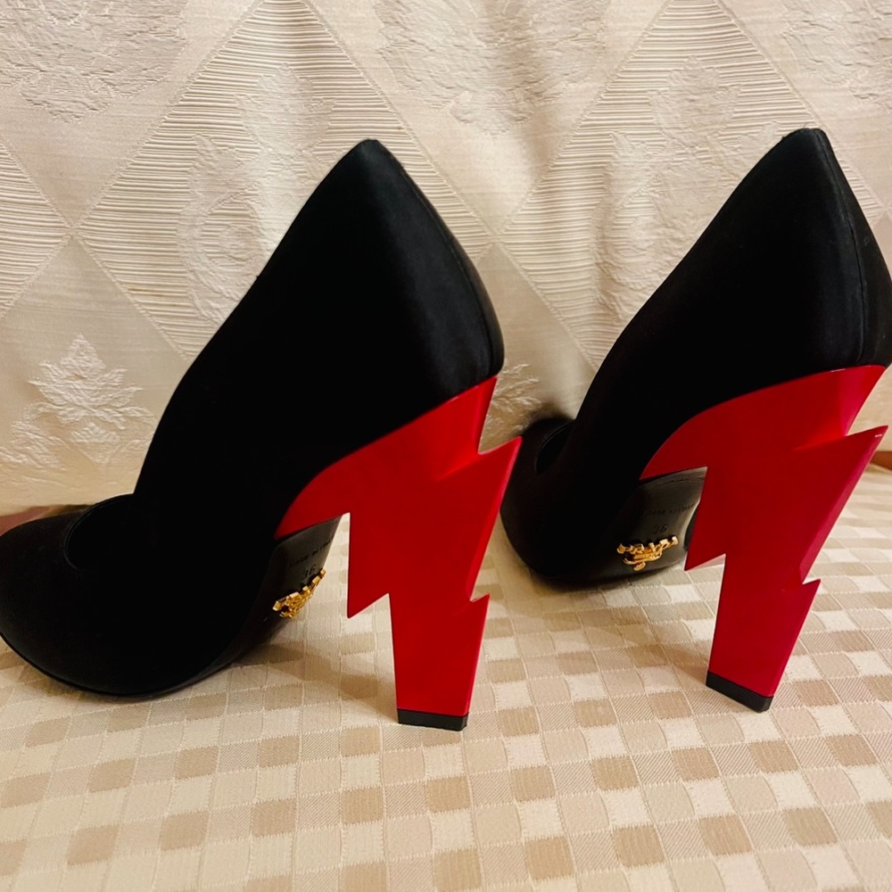 Prada
 Thunder Pumps
 36 - Picture 9 of 11